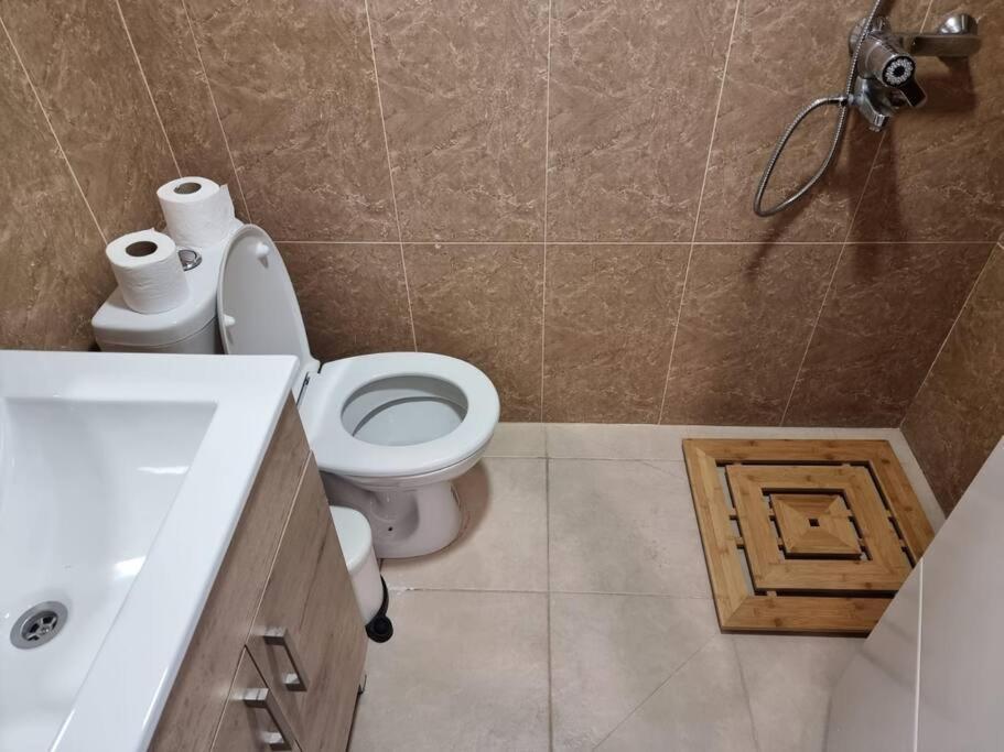 エイラートדירת זוּגַג מפנקת עם מרפסת משגעת ונוף למפרץ.アパートメント エクステリア 写真