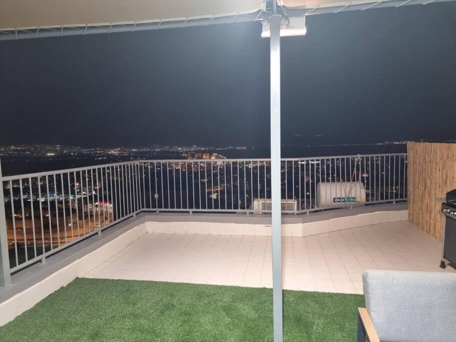 エイラートדירת זוּגַג מפנקת עם מרפסת משגעת ונוף למפרץ.アパートメント エクステリア 写真