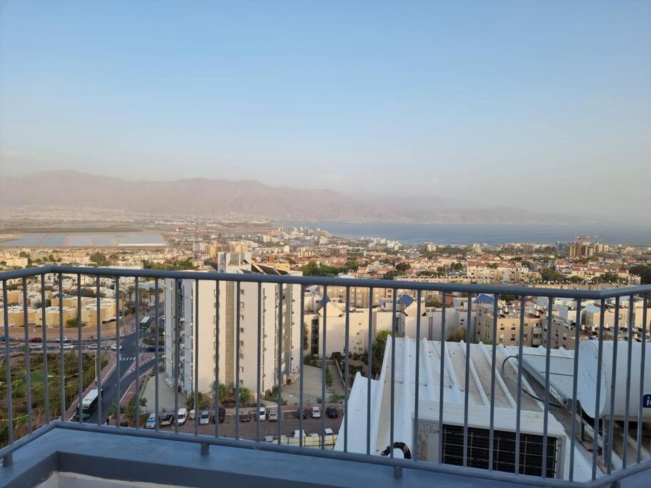 エイラートדירת זוּגַג מפנקת עם מרפסת משגעת ונוף למפרץ.アパートメント エクステリア 写真