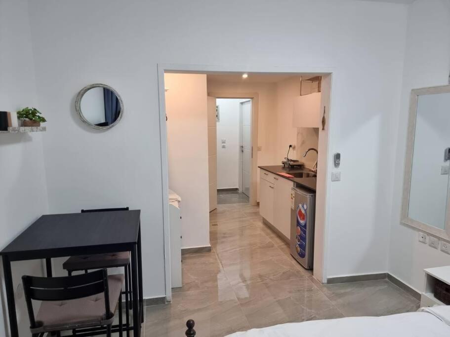 エイラートדירת זוּגַג מפנקת עם מרפסת משגעת ונוף למפרץ.アパートメント エクステリア 写真